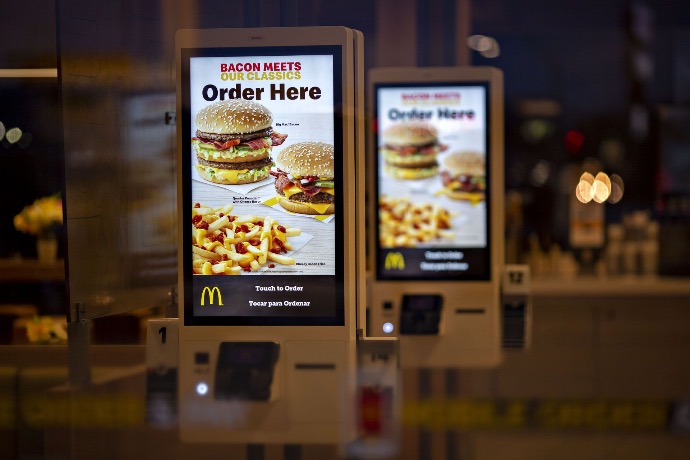 McDonalds interaktiv skjerm bestillingskiosn interaktiv skjerm